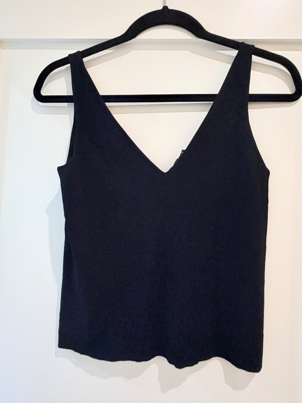Theory V Neck Black Ribbed Sleeveless Top - Size P
